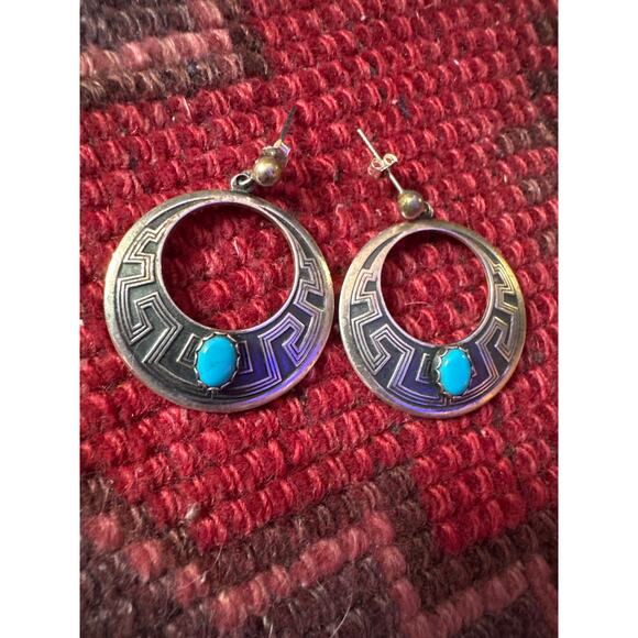 Vintage WM  - Sterling silver etched HOOP Torquise pierced EARRINGS - Picture 1 of 7
